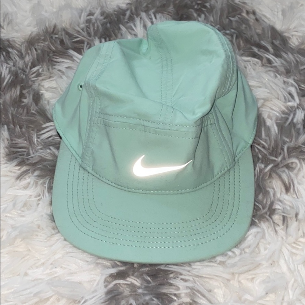 mint green nike hat (AW84)
